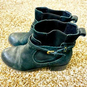 Stylish A828 Ugg Women's Size 7 Black Booties - Elevate Your Fashion